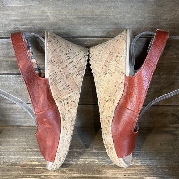 Womens Crocs A-Leigh Red Leather Wedge Heeled Sandals Slingback Size‎ 7 M GUC - Picture 4 of 6